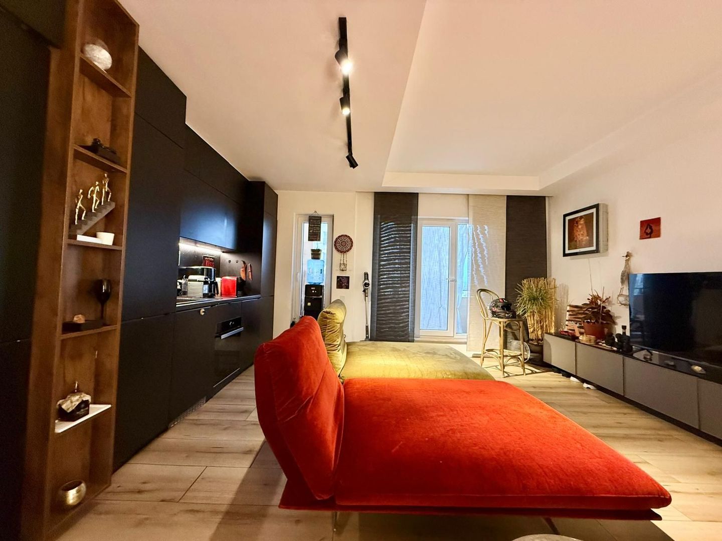 COSMOPOLIS - Apartament cu 2 camere, mobilat si utilat. - Poză 1