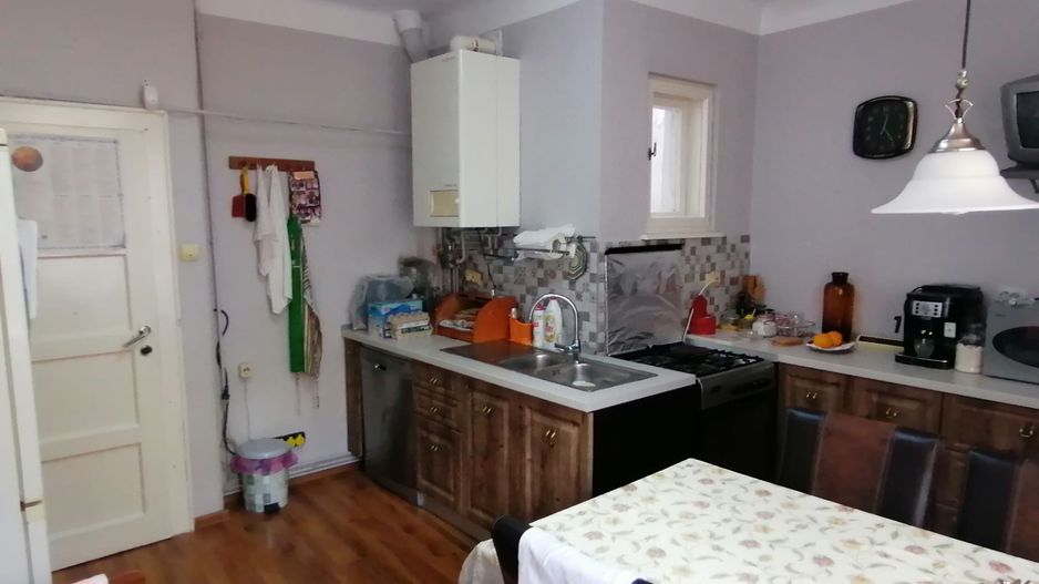 Casa in zona Sirul Livezii - Roata Norocului - Poză 10