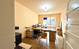 Vanzare apartament - Piata Revolutiei - etaj 1 cu 2 camere - Poză 1