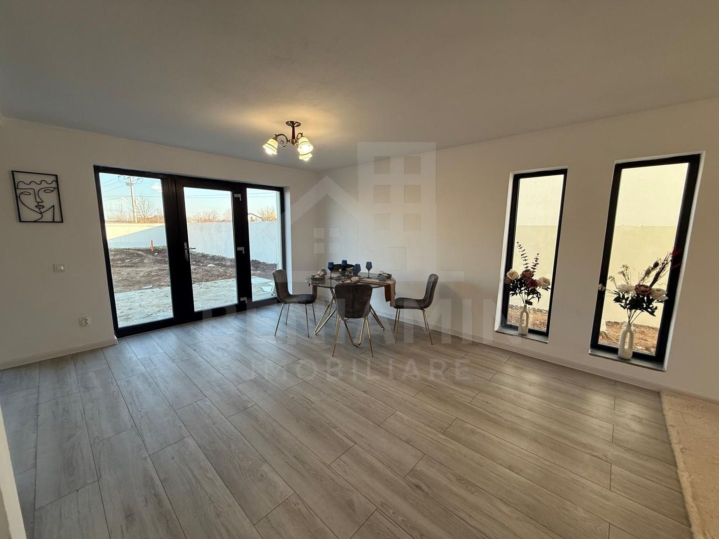 Casa Moderna-Lux-La cheie-Mobilata-Utilata-Model deosebit-Libera - Poză 5