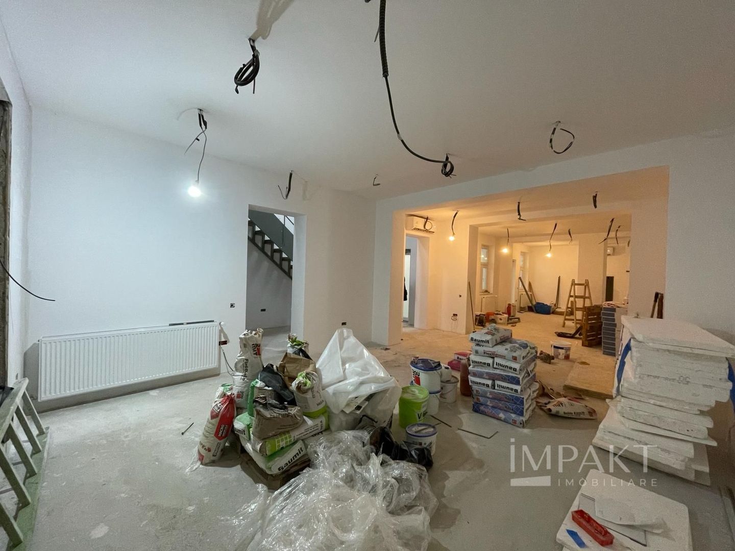 Spatiu comercial ultracentral cu vitrina si intrare direct din strada - Poză 5