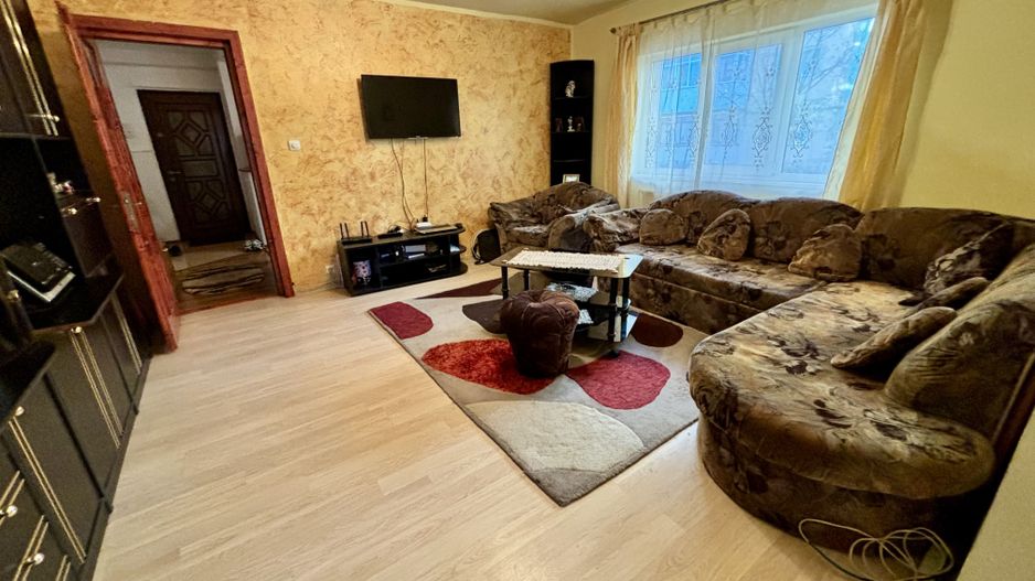 Apartament semicentral 2 camere parter 52 m² - Poză 1