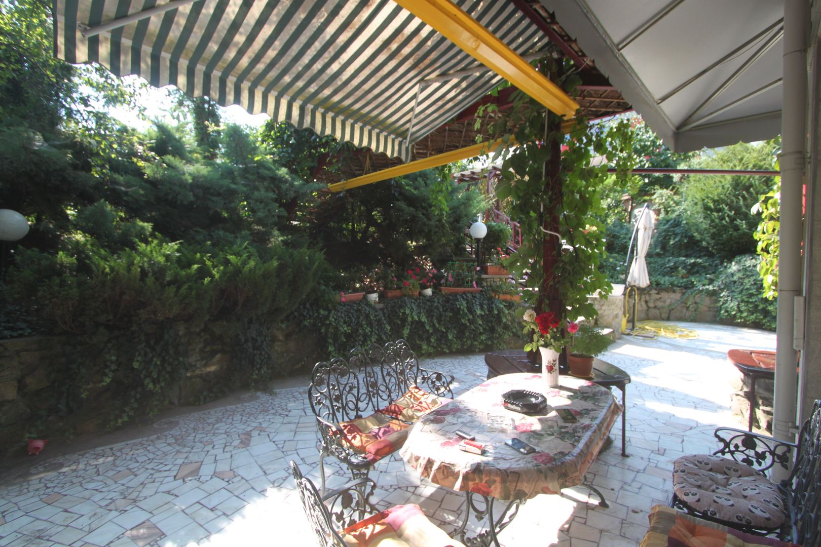 Casă / Vilă cu 8 camere de vânzare în zona Semicentral - Poză 2