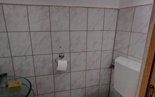 Casa de vanzare cu spatiu comercial la parter - Poză 5