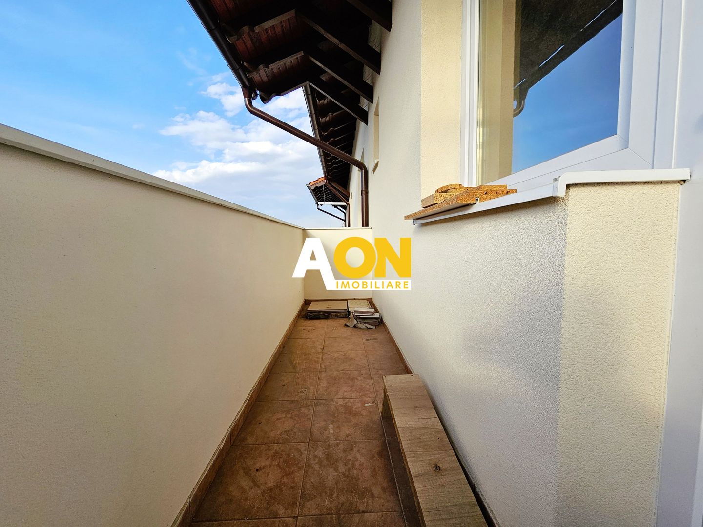 Apartament 3 camere, 2 bai, 67 mp + mansarda 90 mp + boxa + parcare - Poză 3