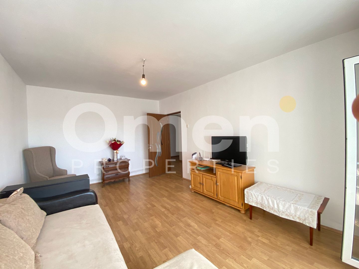 Apartament spatios cu 4 camere decoamndat, zona Republicii - Poză 9