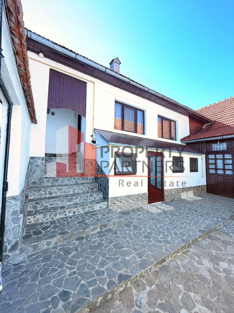 Casă tradițională cu 1800 mp teren  în Sohodol, Bran | Priveliște superba - Poză 8