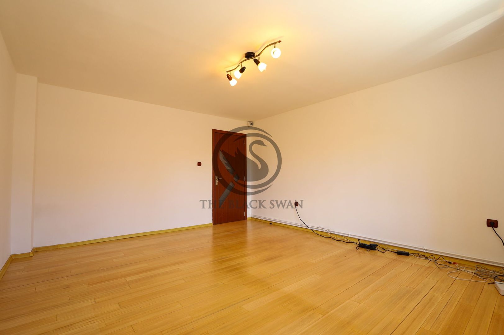 Apartament 2 Camere | Zona Centrală | Acces Privat și Parcare - Poză 4