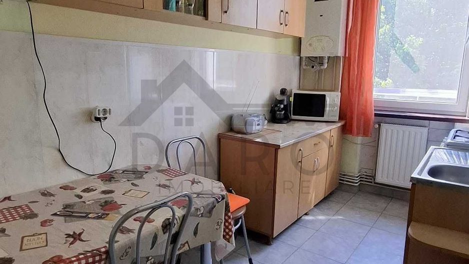 De vanzare Apartament cu 3 camere - Poză 3