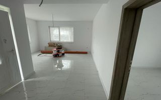 Casa finalizata cu 3 dormitoare . Teren generos cu 2 fronturi - Poză 5