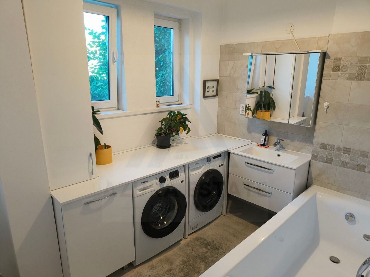 Apartament 4 camere 111 mp utili garaj si teren 458 mp zona Centrala - Poză 9