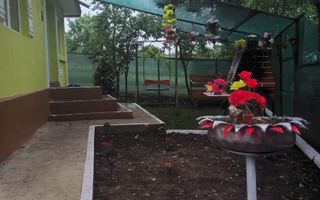 Proprietate de vânzare cu casă și teren în Hoisești, comuna Dumești - Poză 4