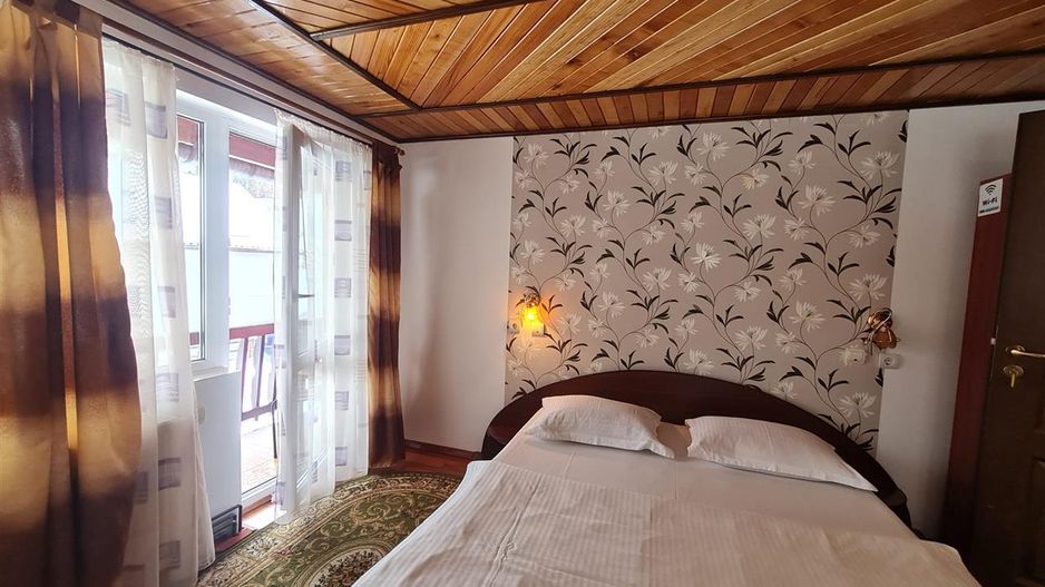 In regiune pitoreasca, cu view montan, Moeciu de Jos, Bran, Brasov - Poză 2