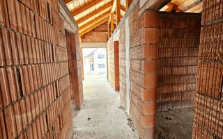 COMISION ZERO! Casa la rosu, P+1, 300 mp teren, cu utilitati, Lancram - Poză 19