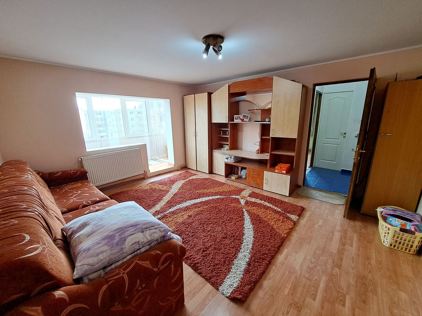 Apartament 3 camere zona centrala 66 m² - Poză 1