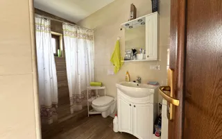 Casa de vanzare cu 14 Ari teren - Lapusel - Poză 17