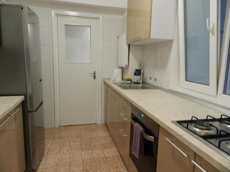 Apartament lux, zona Piata Victoriei, 4 camere , 2 bai, centrala termica  terasa - Poză 6