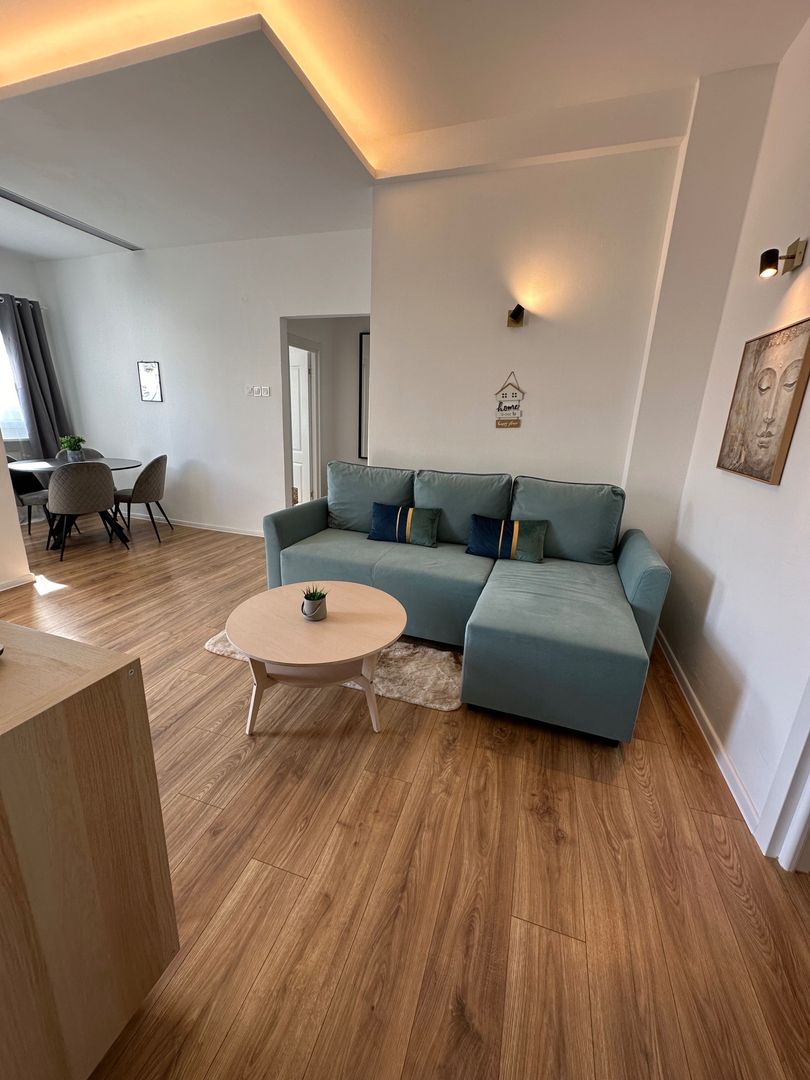 Ofer spre închiriere apartament 2 camere zona Piața Romana - Poză 1