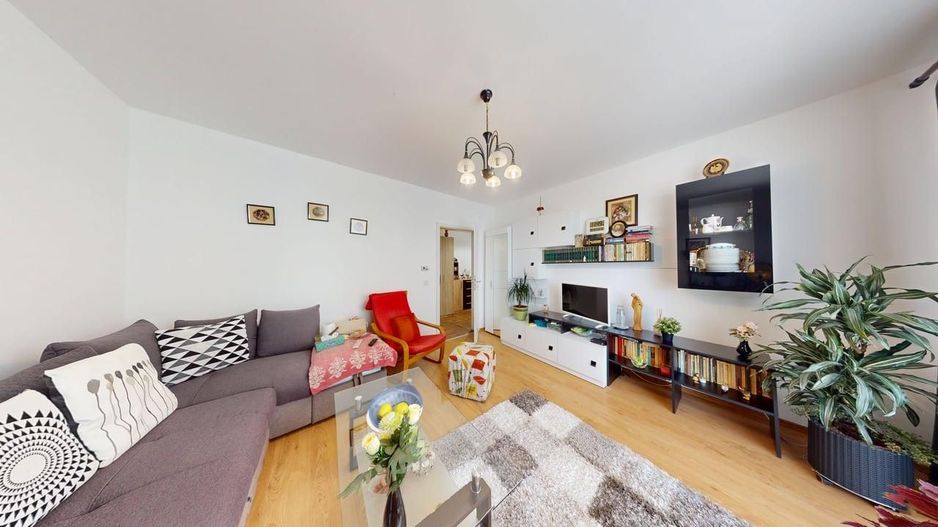 Apartament decomandat, 2 camere, balcon, boxa - Avangarden - Poză 4
