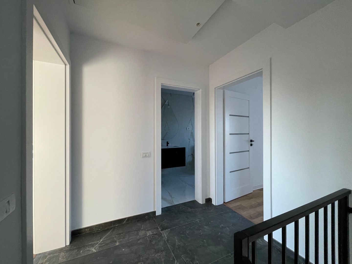 Duplex despartit prin camera tehnica - finisaje premium - Poză 8