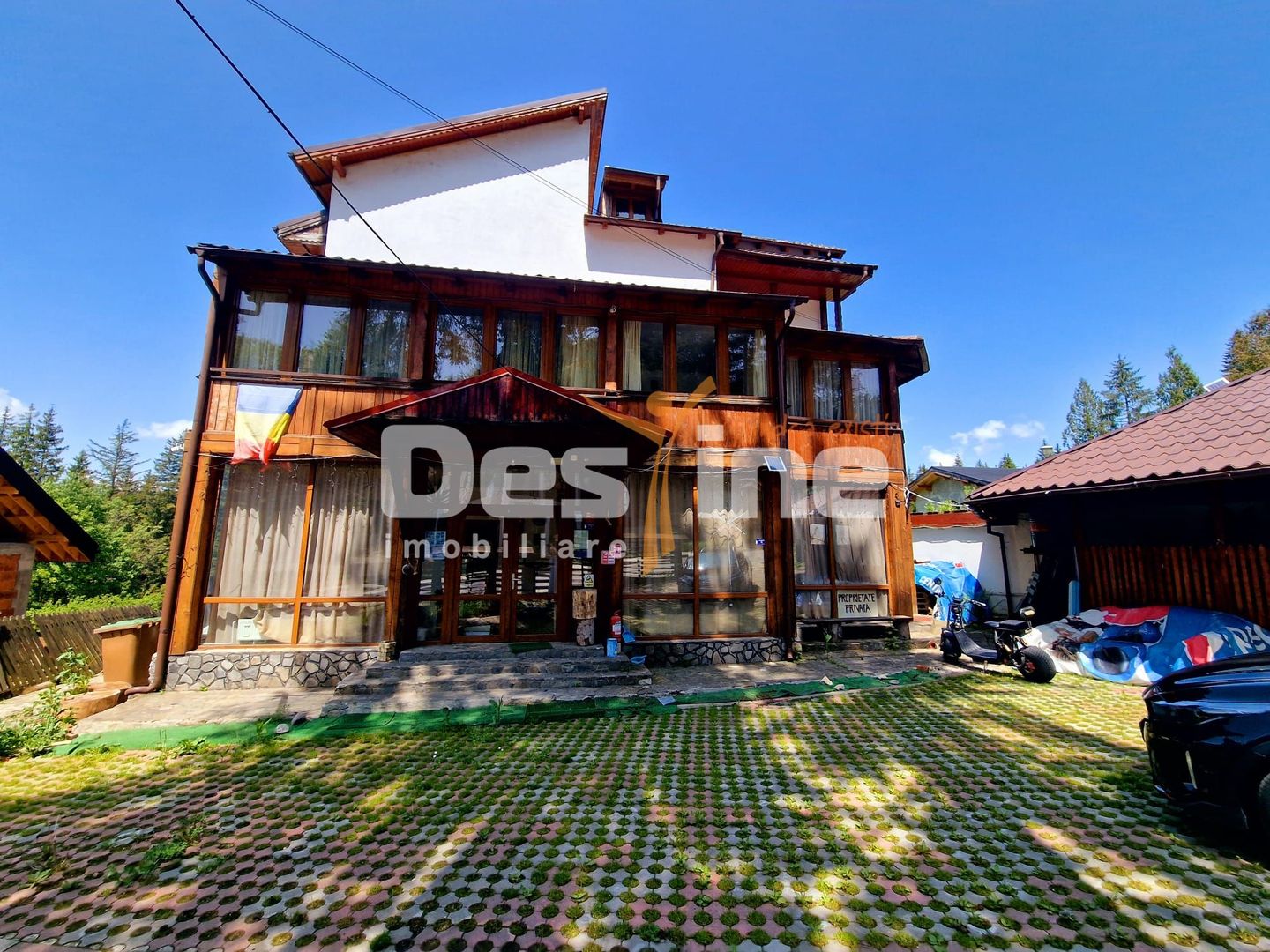 Pensiune de vânzare I Predeal | Teren 600 mp | 14 dormitoare I 12 bai - Poză 1
