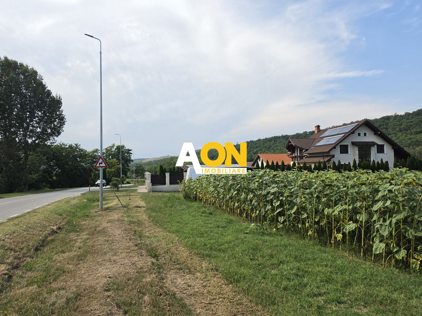 Teren intravilan, 2800 mp, la asfalt,cu utilitati, Hapria, com. Ciugud - Poză 1