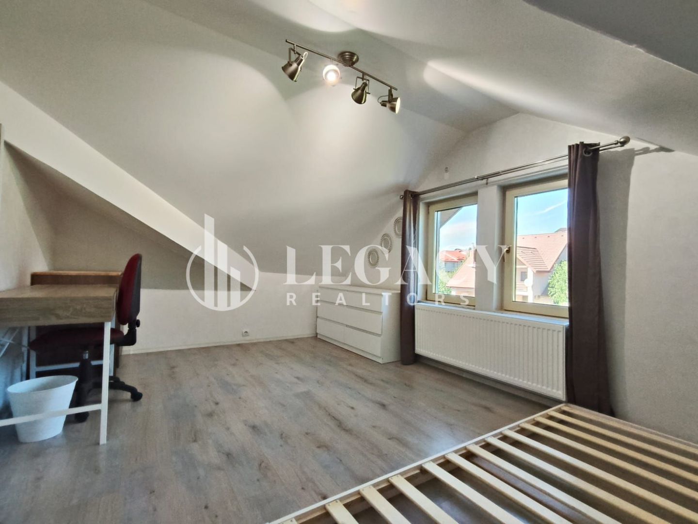 Apartament READY TO MOVE la mansardă, cu balcon și boxă de depozitare - Poză 5