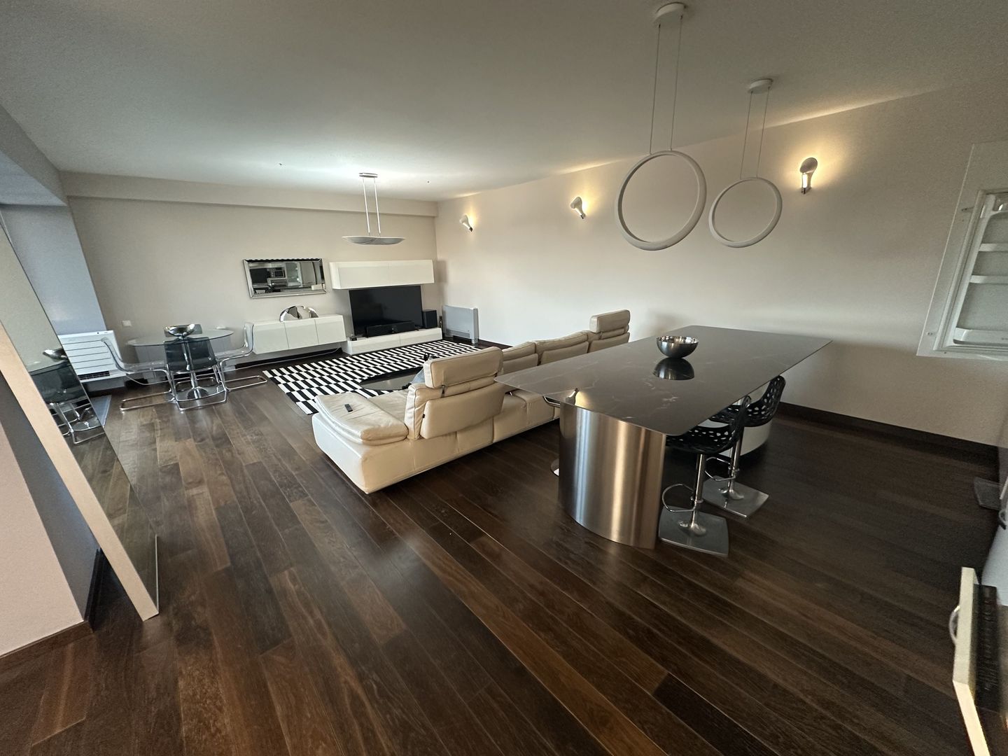 Apartament cu parcare subterana - Poză 1