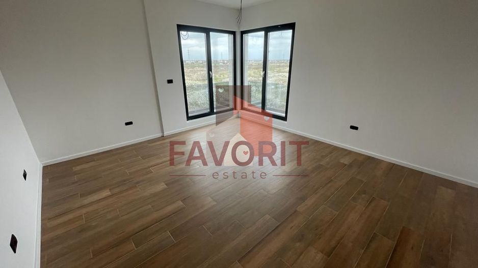 Decomandat. Zona Buziasului. Parcare in curte. - Poză 3