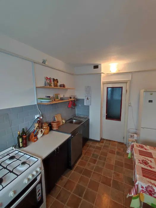 Apartament cu 3 camere, zona General - Poză 5