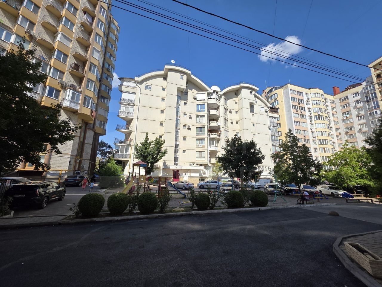 Vânzare, apartamnet 4 camere + living, str. Alba Iulia, Buiucani - Poză 2