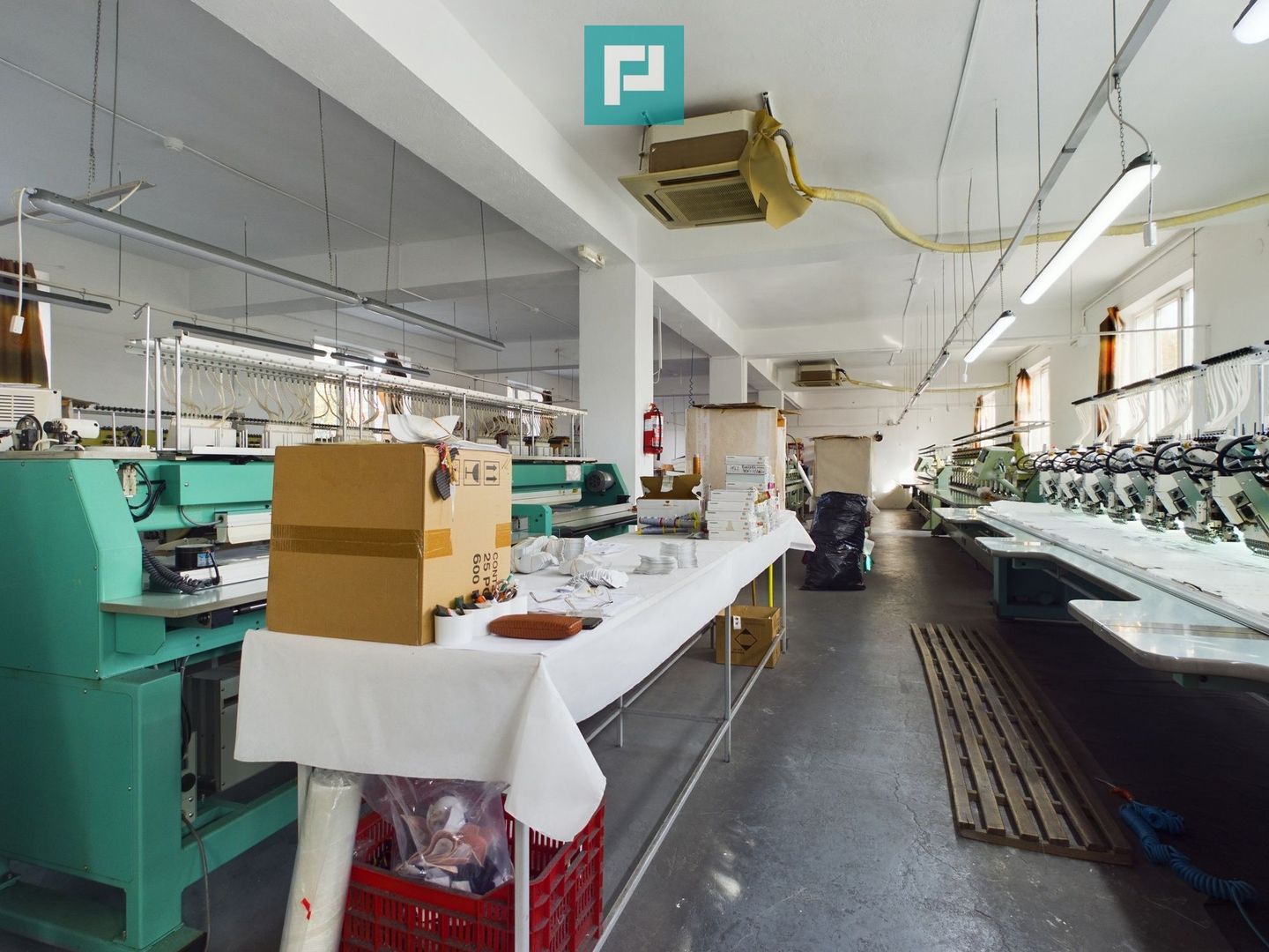 Clădire cu destinație comercială în Grădiște - Poză 11