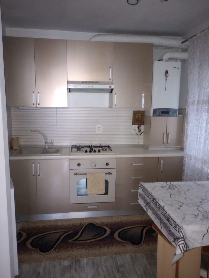 Inchiriez apartament 2 camere. - Poză 1