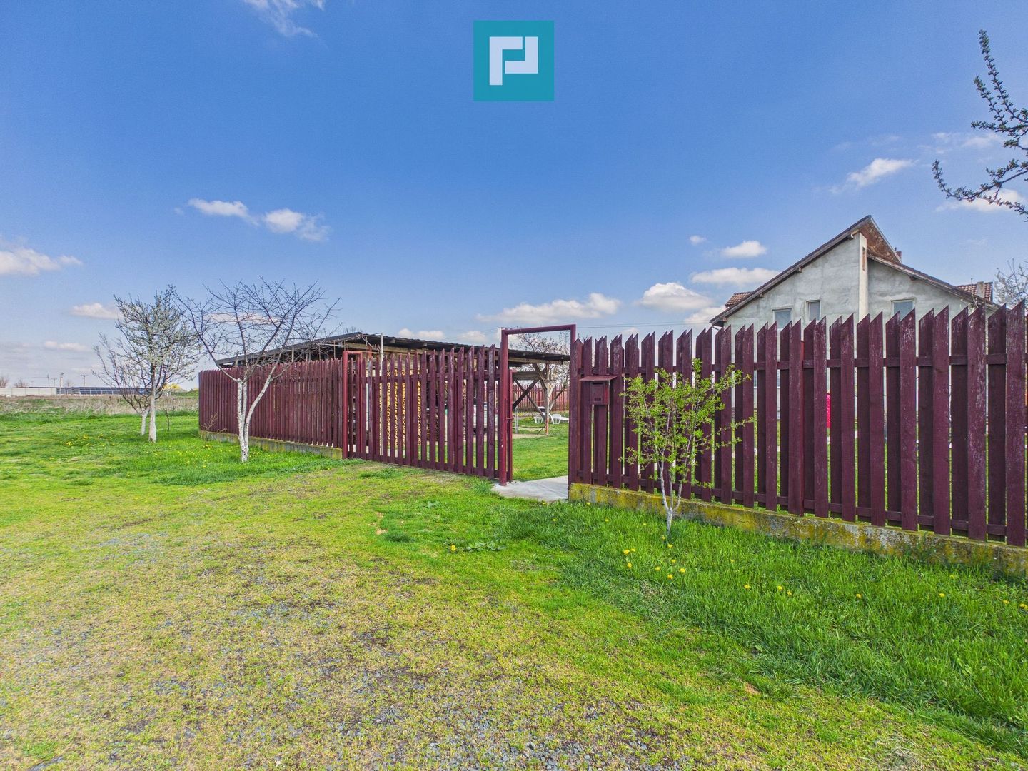 Casă cu 7 camere și teren generos în Șofronea - Poză 16