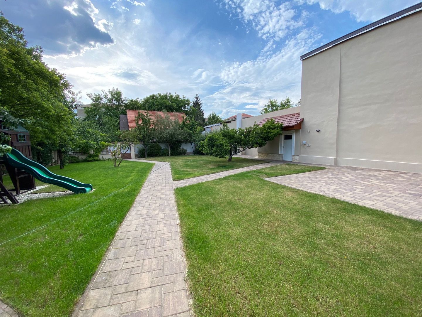 Generoasa si spatioasa - Poză 15