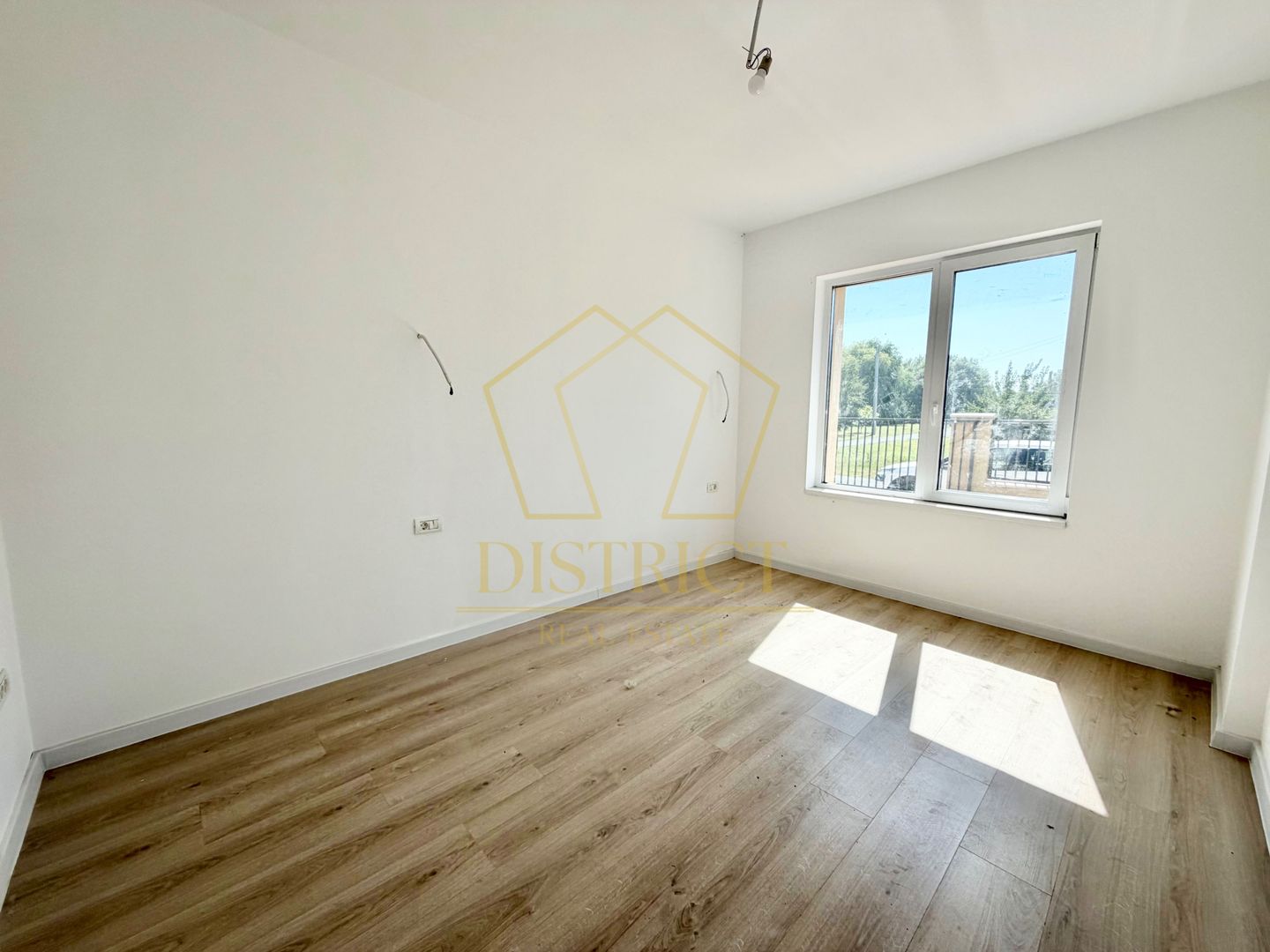 Duplex cu 5 camere si 2 bai, 470 mp teren si 115 mp utili in Ghiroda. - Poză 8