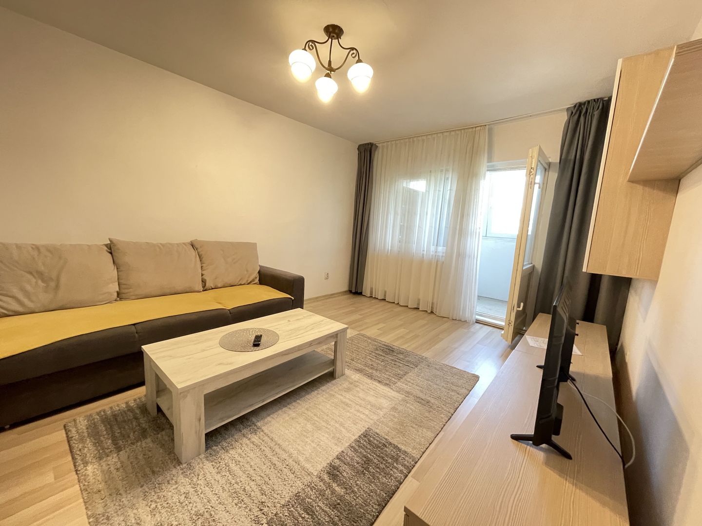 Apartament cu doua camere in zona Aradului - Poză 4