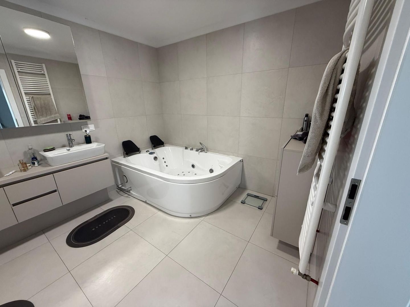 Apartament bloc NOU,4 camere,3 bai,2 terase,parcare privată - Poză 15
