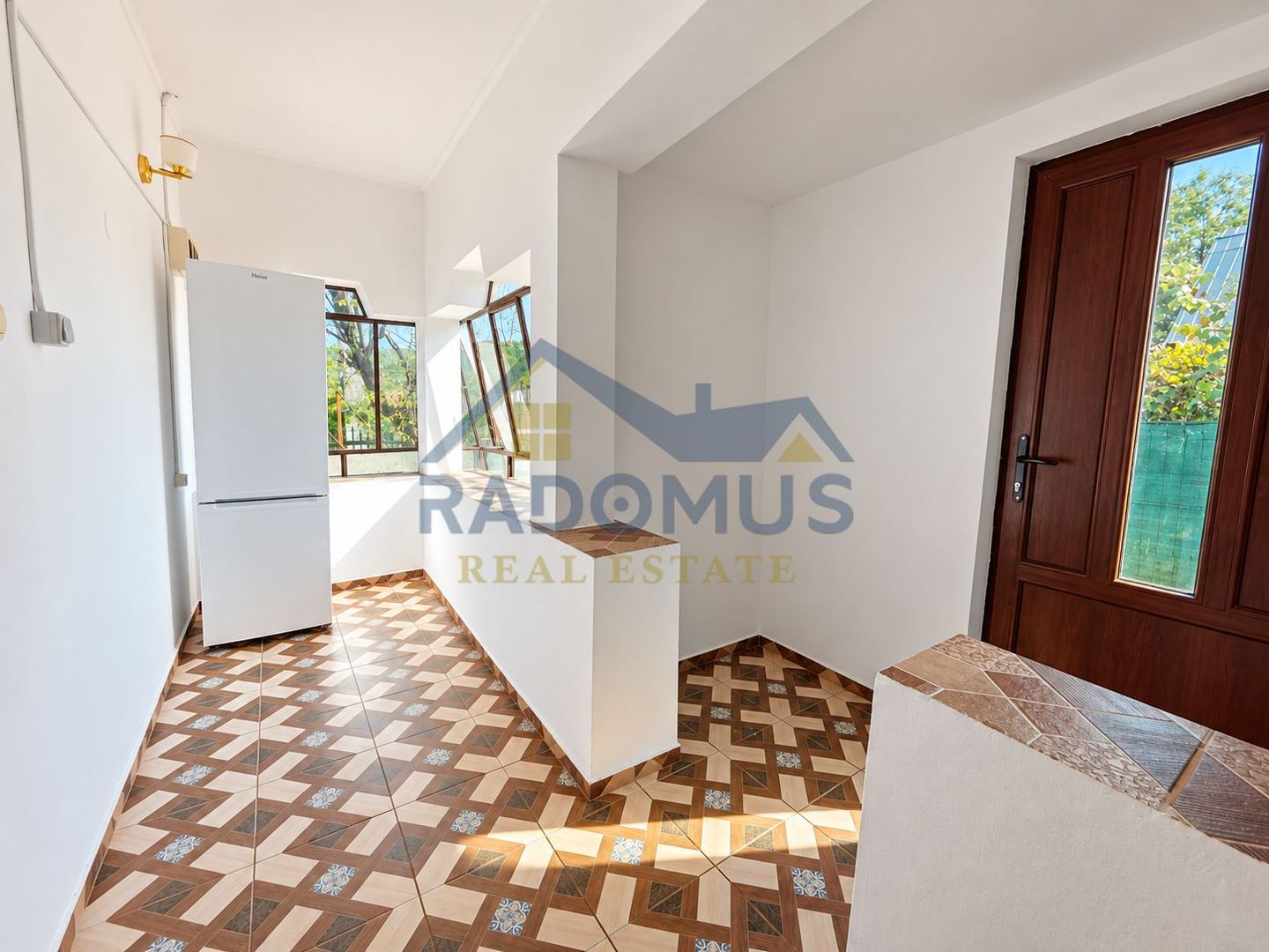 Casă cu 3 camere, anexe și livadă – Lopatnița, Șoimari - Poză 10