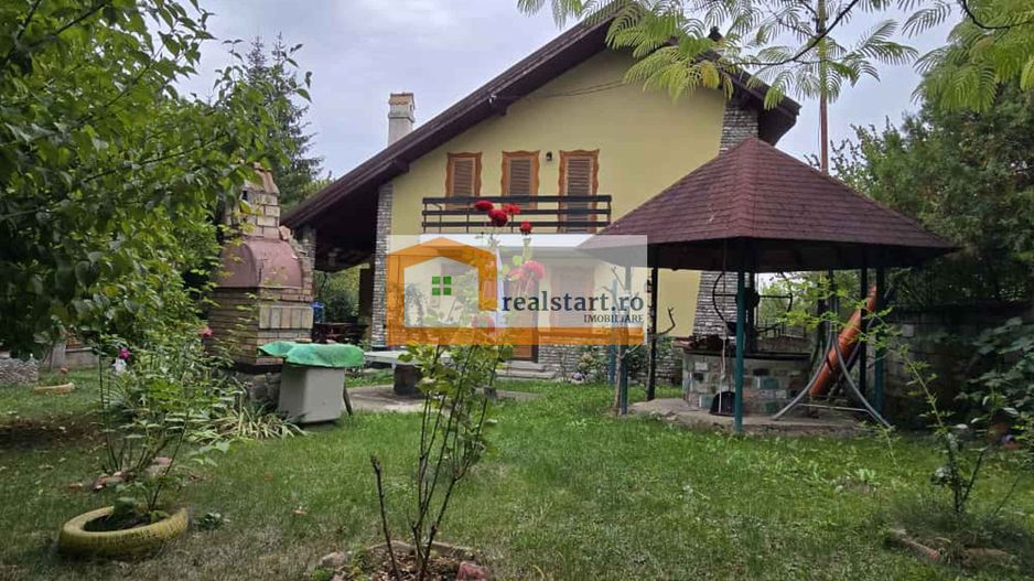 Vedere padure, panouri solare si fotovoltaice, pompa de caldura,  semineu - Poză 5