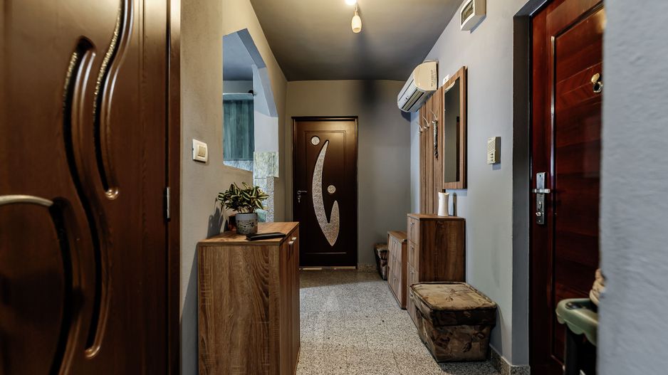 Vandut Apartament decomandat cu 2 camere si 2 balcoane in Alfa - Poză 1