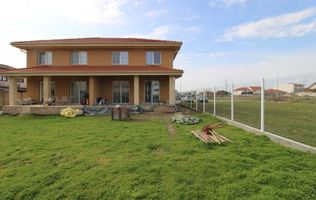 Duplex, semi-mobilat (doar bucataria) la prima inchiriere.