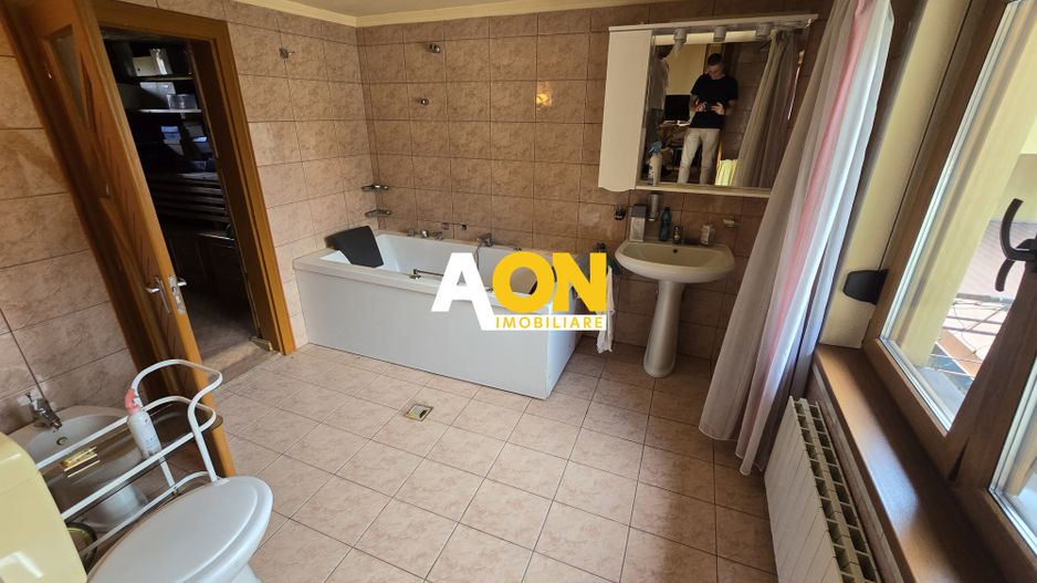 Vila cu 6 Camere,  Zona Centrala - Poză 8