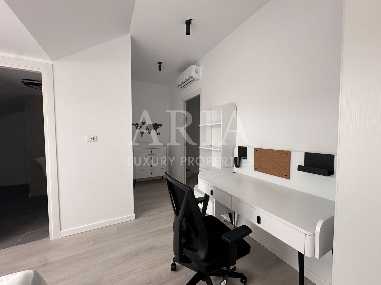 MOBEXPERT HOMES GATED COMMUNITY PIPERA FIRST RENT - Poză 10