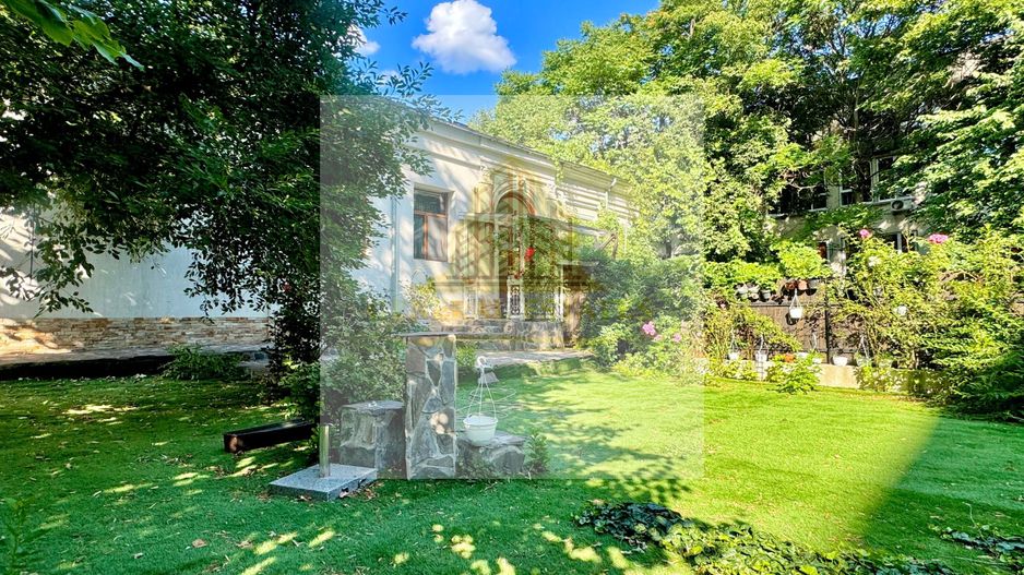 Spre Vânzare Proprietate remarcabilă cu 6 camere în inima Iașului ! - Poză 19