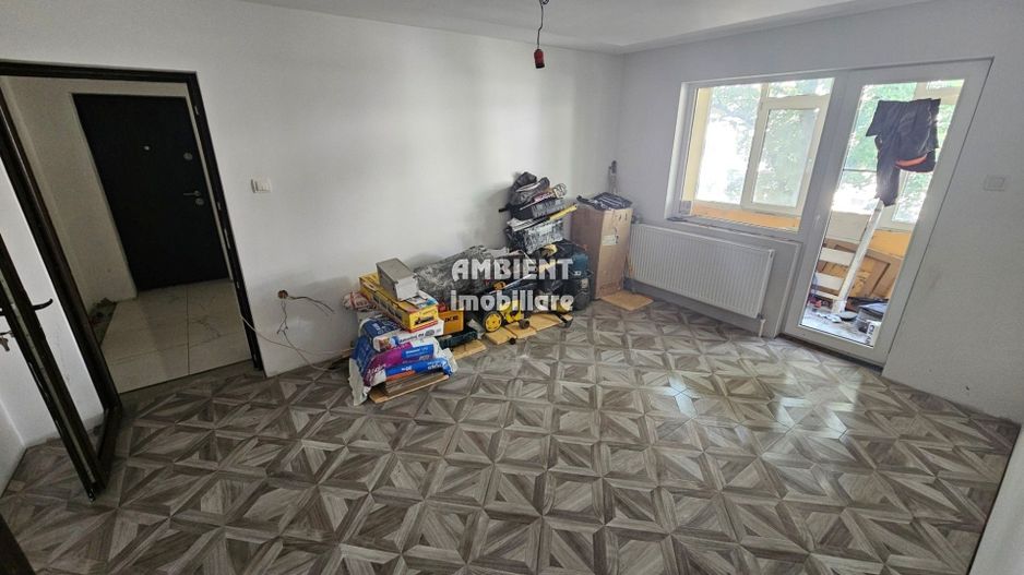 Apartament cu 4 camere, partial renovat, etaj 3, zona Donici. - Poză 6