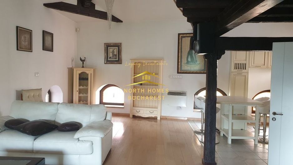 Casă de vânzare – Zona Moșilor- Renovată și consolidată recent | CURTE - Poză 1