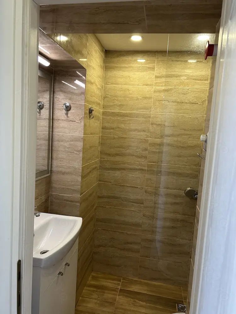 Apartament superb 2 camere, Bălcescu, mobilat complet, balcon, fara risc seismic - Poză 10