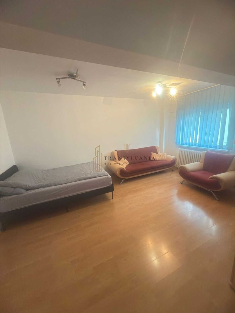 Apartament 4 camere, decomandat - Poză 1