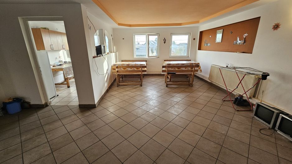 Spatiu comercial/camere cazare - 7 camere 135 mp Baicoi Prahova! - Poză 3